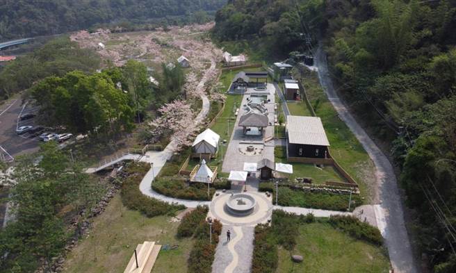 高雄市水利局于去年6月重新启动温泉露头调查，后续划设范围并公告限制开发，供业者评估申请开发温泉水权。 图为宝来花赏温泉公园。（高雄市水利局提供／林瑞益高雄传真）