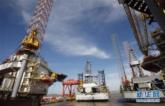 外媒報導稱，美國要求中國等釋出石油儲備以拉低油價。(新華網)