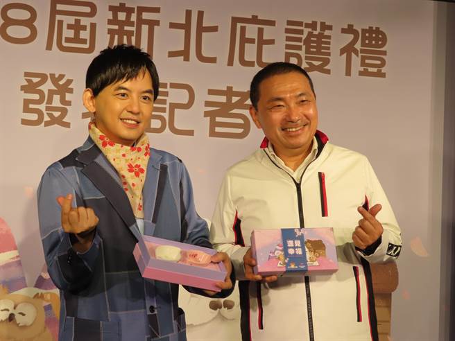 新北庇护礼开卖 侯友宜要代言人黄子佼买1010份当弥月礼。（叶德正摄）