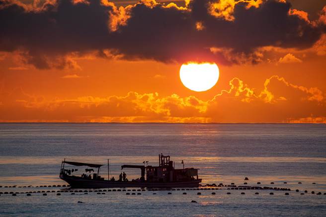 七星潭日出。（花蓮縣府提供／林柏偉攝）
