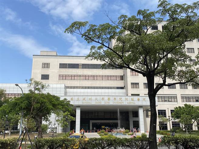 成功大学一名医学系大二生遭爆料进手术室为病患缝合术后伤口，台南市卫生局开罚5万元。(本报资料照片)