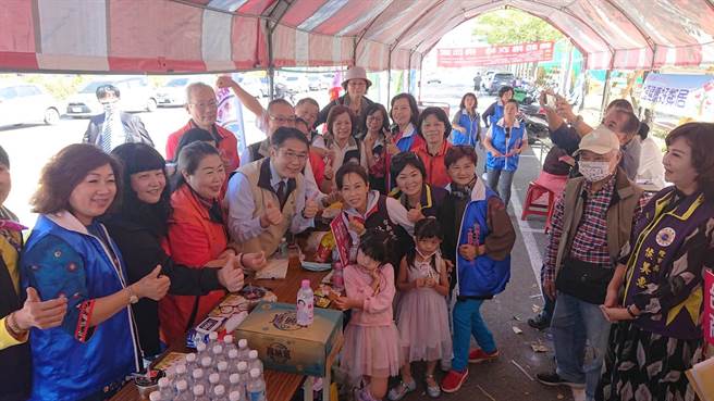 台南市长黄伟哲中午再参加一场捐血活动致词，未显疲态。（程炳璋摄）