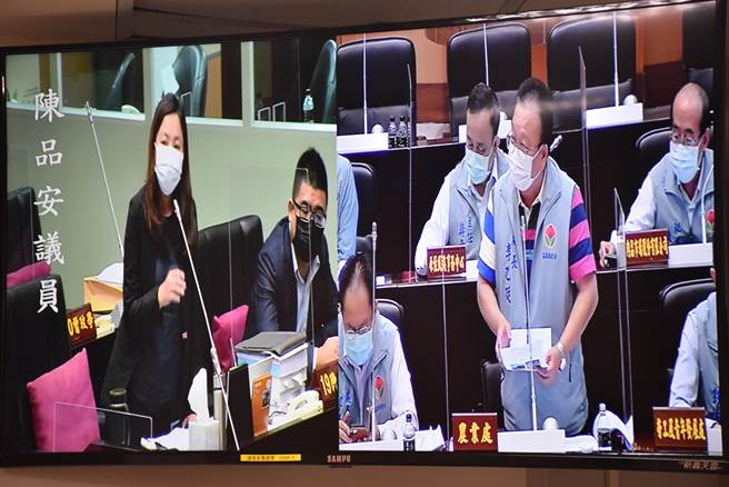 苗栗县农业处长李乙廷18日答覆县议员质询时表示自己从事农业工作40年，非常了解农业问题。（谢明俊摄）