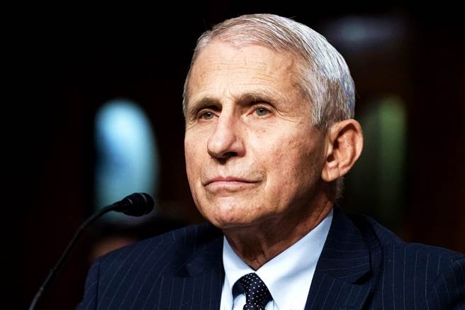 白宮首席醫療顧問佛奇（Anthony Fauci）16日表示，追打第3劑追加疫苗應該成為新冠疫苗標準方案。（資料照／美聯社）
