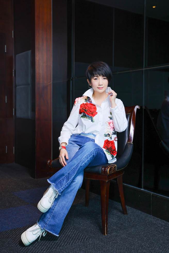 周思洁将于12月推出《人生地下铁》线上付费课程。（莱格悠提供）