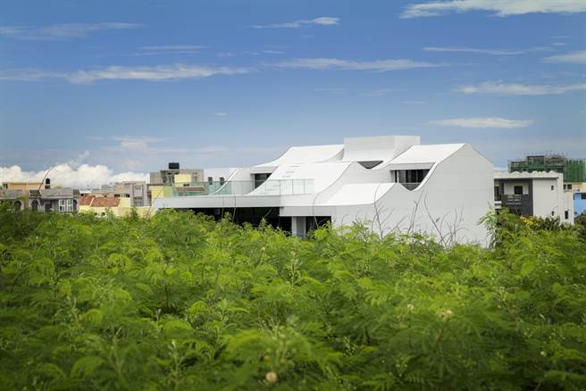 澎湖厝融合弧形山墙、马背屋脊等在地建筑元素。（XRANGE 十一事务所提供）