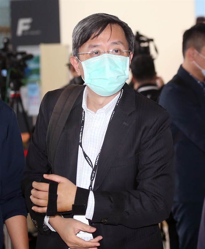 四大公投案第2場公投電視意見發表會18日舉行，在第18案反萊豬公投案中，中華經濟研究院台灣WTO中心資深副執行長李淳擔任反方代表。（范揚光攝）