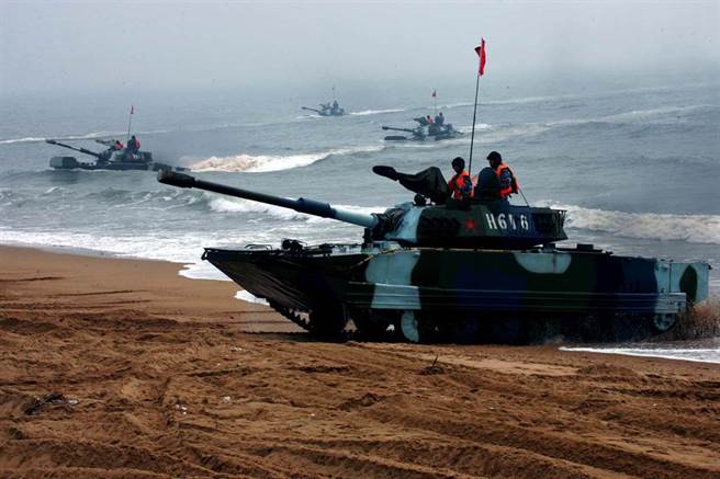 两岸吓阻力目前处于危险不确定时期，解放军军力提升，从根本上改变战略环境，让两岸现状几乎每天都承受压力，增加军事危机发生的可能。（图／新华社）