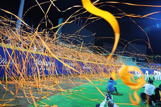 統一獅隊史第3次非自力封王。（季志翔攝）