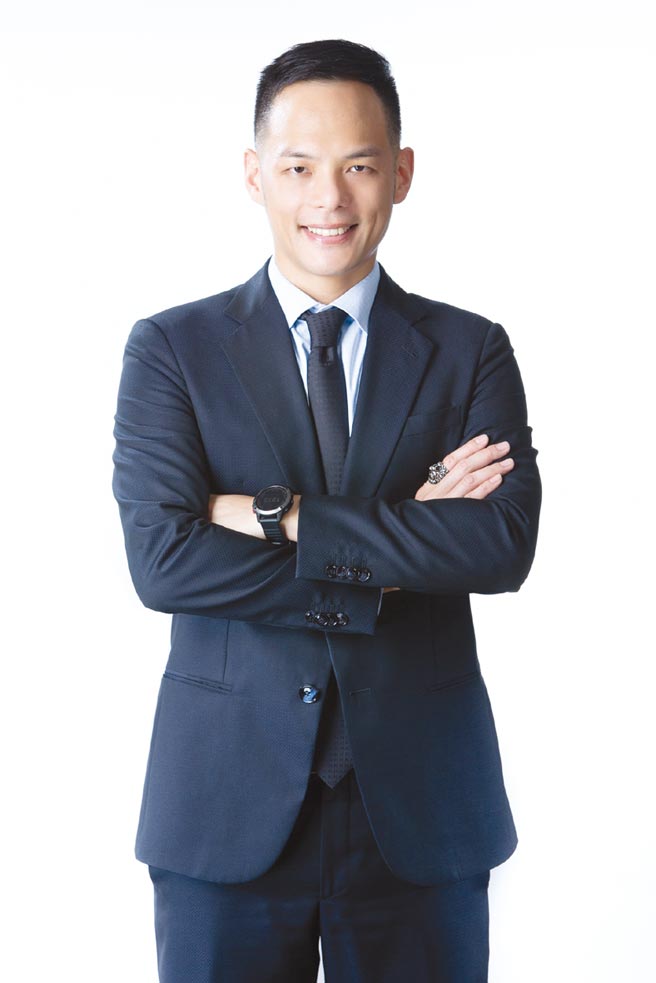 台湾永续奖揭晓，台湾大哥大七度荣获「十大永续典范企业」，持续深耕ESG，勇夺八项大奖，图为台湾大哥大总经理林之晨。图／台湾大哥大提供