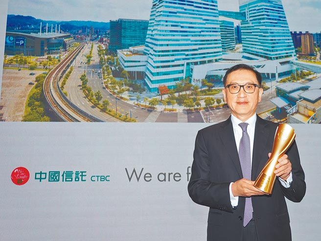 中信金控拿下《台灣永續獎》8項大獎，中信金控總經理吳一揆獲「永續傑出人物獎」。（中信金控提供）