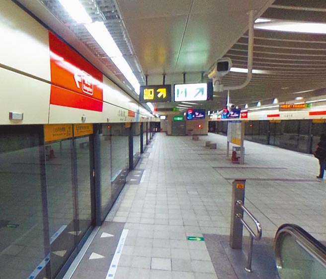 台北捷运每年发生伤害暴力、骚扰及失窃案破百件，台北市议员许家蓓质疑，北捷各路线共有1万2671支监视器，竟有高达7304支监视器停留在30万画素，比例近6成，去年才通车的环状线第一阶段亦然，简直「古董」，直接影响案情厘清效率。（许家蓓提供／黄婉婷台北传真）