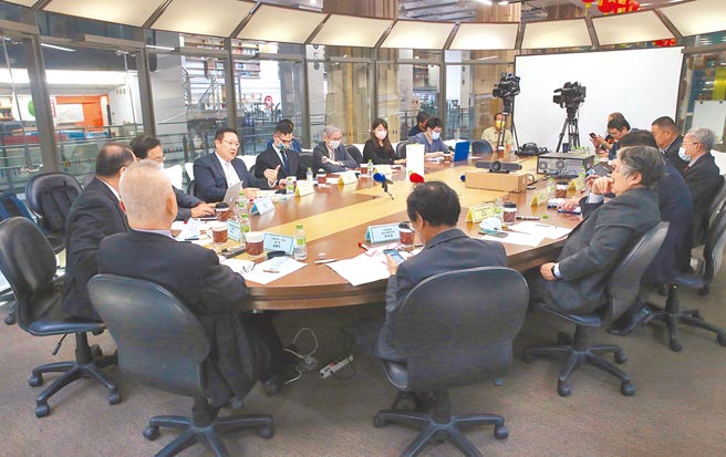 旺旺中時媒體集團17日舉行「2021中共歷史決議評估與因應」兵推，專家認為中共建黨百年歷史決議已為鄧小平路線畫下句點。（陳君瑋攝）