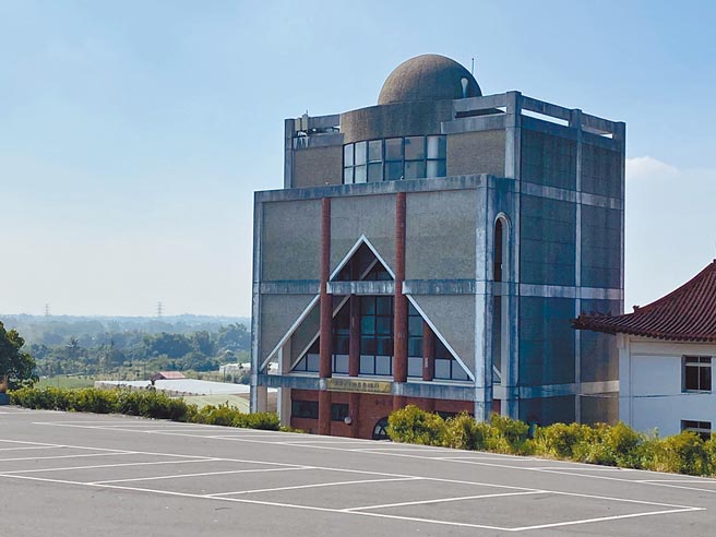 嘉义市立殡仪馆将此栋无主纳骨塔整建作为有主纳骨塔，预计增加7000个塔位。（嘉义市政府提供／廖素慧嘉市传真）