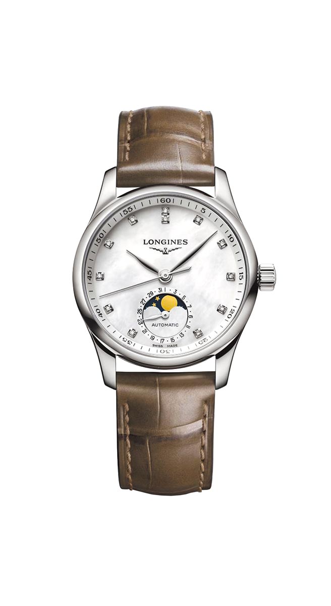 浪琴表Master巨擘系列珍珠母贝面盘月相女表，藕色鱷鱼皮表带款，9万300元。（浪琴表提供）