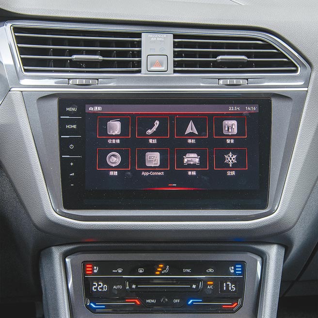 1.多媒體及空調皆採觸控設計。（陳大任攝）