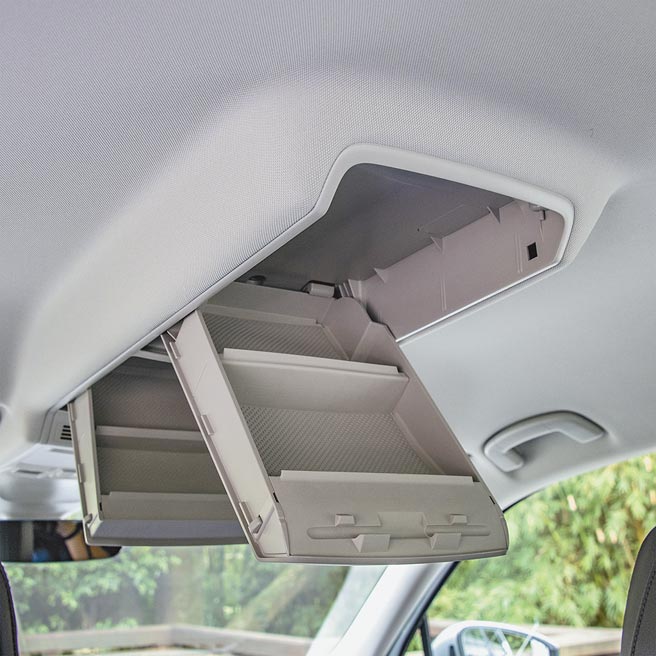 3.吸頂置物盒可收納雜物。（陳大任攝）