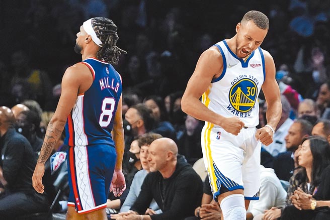 美国媒体列举两项数据，直言勇士可望顺利夺冠，当中的关键人物就是柯瑞。（美联社）