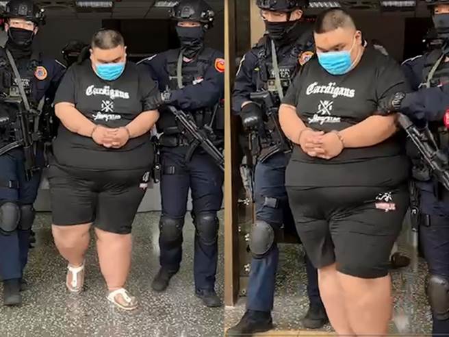 警方昨（18）逮到杜男等10人，查扣多把西瓜刀、毒品等证物，其中主嫌杜男为明仁会组长，遭警方上铐步出警局的画面曝光，「身材」意外引发关注。（翻摄画面）