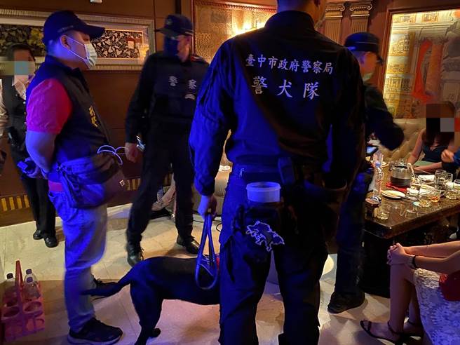 国内土本疫情趋缓，各营业场所及娱乐产业逐渐復业，警方稽查上紧发条。（民眾提供／卢金足台中传真）