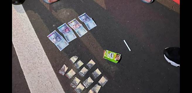 桃园市高姓男子以糖果粉充当毒品，被警方查获。（翻摄照片）