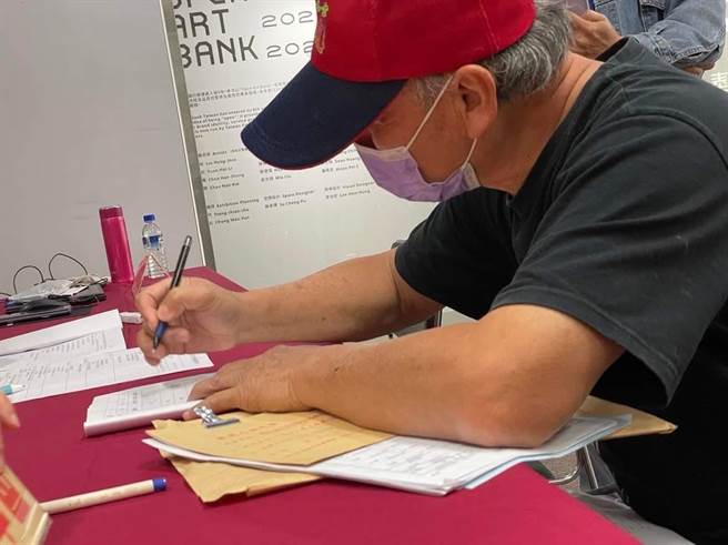 台中市立委第二选区立委补选登记，从15日开始除了林静仪、李升翰、顏宽恒、张烱春，林金连今日也完成登记。（林金连团队提供／卢金足台中传真）