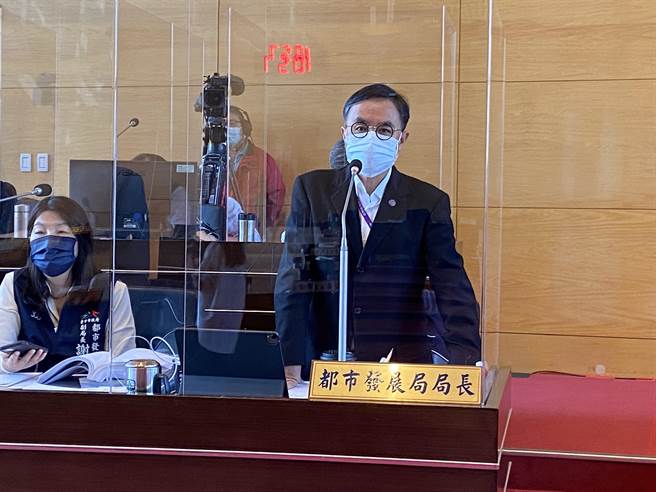 台中市府都发局长黄文彬指出，市长卢秀燕上任后，目前完工或兴建中户数为5508户，已提早达成4年5000户目标。（卢金足摄）