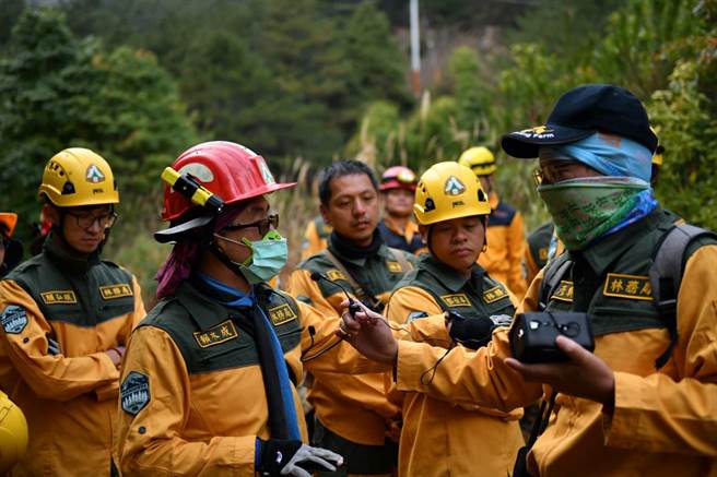 各隊隊長分享救火戰略及經驗互相交流。（東勢林管處提供／王文吉台中傳真）