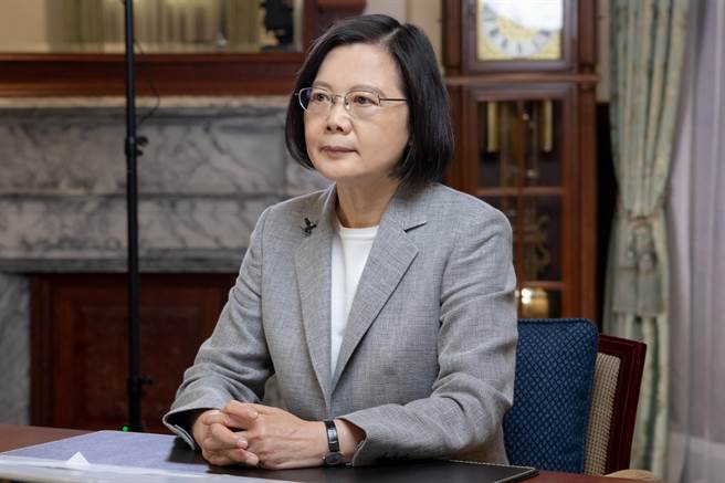 年底公投逼近，蔡英文总统今表示，许多人仍在争执，吃到美猪还是美牛的机会高。她想说，不论是美猪或美牛，只要是进口肉品都要符合国际标准，都不可以造成任何食安问题，这才是最关键的事情。（总统府提供）