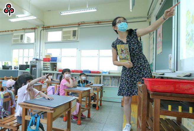 军公教即将在明年元旦起调薪4％，但当中不包含导师加给、特教加给与代课老师钟点费。(示意图／本报资料照)