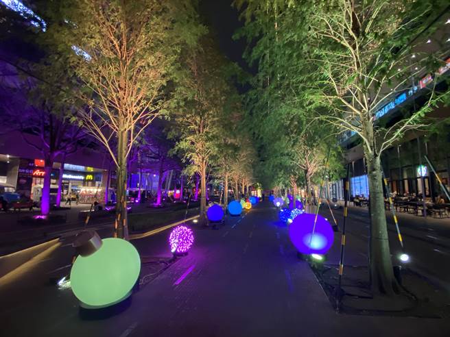 今年台北璀璨耶誕燈飾延續「Fun閃台北」主題，將以「光之旅程」為全新概念規劃「奇幻夢境」、「璀璨希望」、「閃耀星河」、「浪漫愛情」及「快樂繽紛」五大主題燈飾打卡旅程。(主辦單位提供)