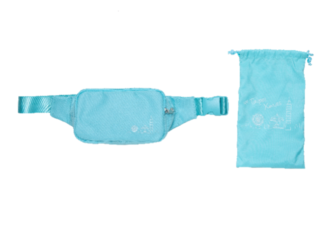 今年度繽紛耶誕玩台北活動，推出2款限量腰包，以台北城市意象與熊讚形象展現創意設計，並巧妙運用精巧容量與扣環增添實用性，搭配精美束口袋包裝，一次擁有兩種收納袋。(主辦單位提供)