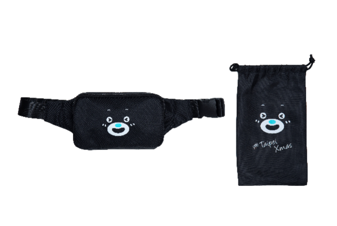 今年度繽紛耶誕玩台北活動，推出2款限量腰包，以台北城市意象與熊讚形象展現創意設計，並巧妙運用精巧容量與扣環增添實用性，搭配精美束口袋包裝，一次擁有兩種收納袋。(主辦單位提供)