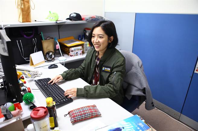 台北市副发言人黄瀞莹「学姐」日前证实角逐北市士林北投区议员选举，但近日频以公职身分跑摊，还以副市长黄珊珊名义透过区长邀约里长餐叙，引发质疑用公家资源拚选举。（本报资料照）