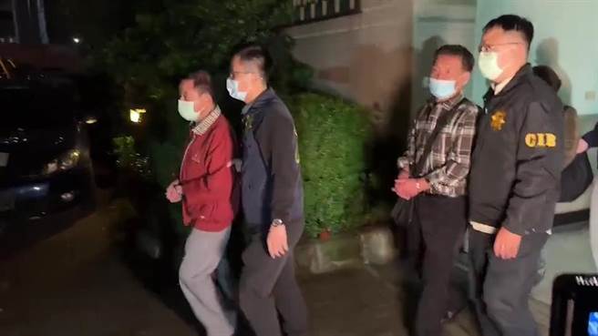 警方将诊所80岁曾姓负责人等14嫌逮捕送办。(翻摄照片／林郁平台北传真）