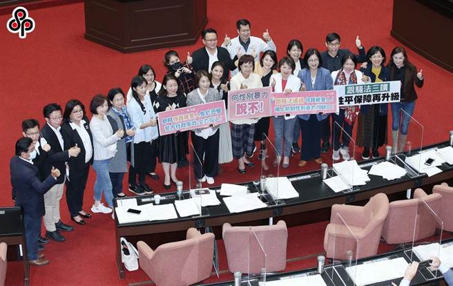 妇团自2011年起推动跟踪骚扰防制法立法，今天通过三读通过法案。（报系资料照）