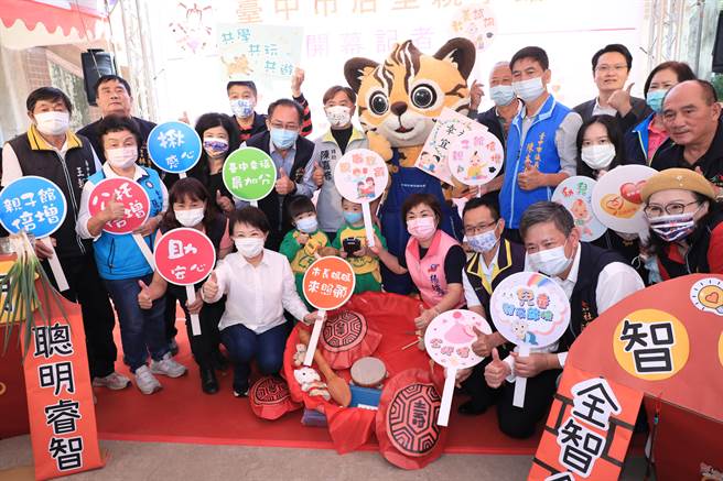 后里亲子馆19日热闹开幕，市长卢秀燕出席表示，这是台中第12座亲子馆。（陈淑娥摄）