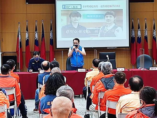 新北市中和警分局今（19日）举办守望相助队训练。（中和警分局提供）