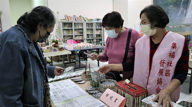 新北市五股区集福社区发展协会参加新北市社会福利参与式预算评选，获得22万元经费补助。（社会局提供）