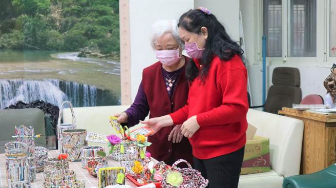 新北市五股区集福社区发展协会参加新北市社会福利参与式预算评选，获得22万元经费补助。（社会局提供）