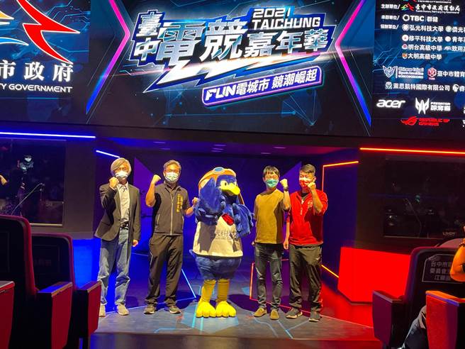 台中电竞嘉年华19日举行开幕典礼，接连三天系列赛事祭出总奖金39万元。（陈淑娥摄）