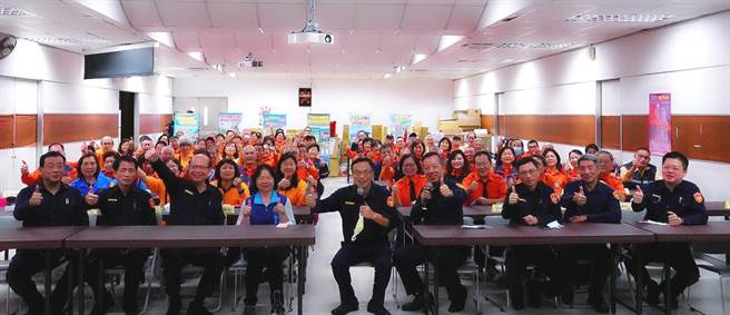 新北市新庄警分局于（19日）下午于分局4楼礼堂办理任务训练讲习，共计107名队员参训。（新庄警分局提供）