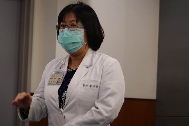 台东马偕药剂科主任蔡佳静提醒民眾注意药物过敏不适症状及因应方式。（蔡旻妤摄）