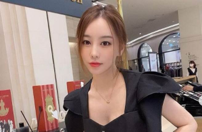 黃寶美外型亮麗被封為「超正女主播」、「甜心主播」。(圖／翻攝自黃寶美IG)
