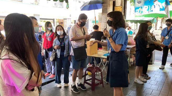 新北市竹林中学与「鸣个喇叭」地方文史工作室合作开设「在地导览员培训营」，增进学生了解中和华新街歷史、文化特色。（竹林中学提供／叶书宏新北传真）