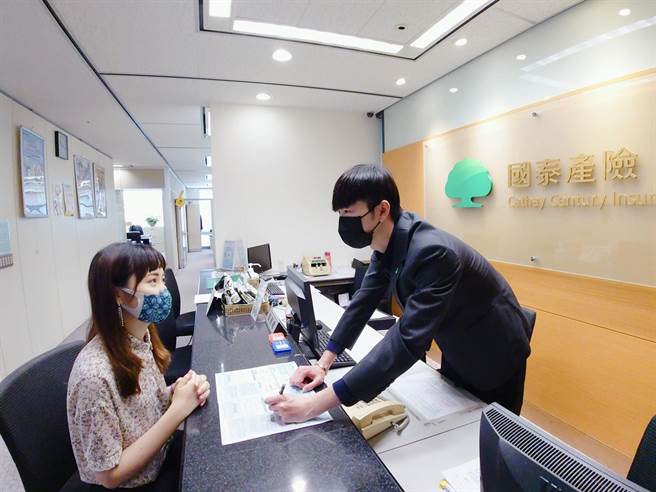 金管會核准國泰產險移工防疫保險商品。(國泰提供)