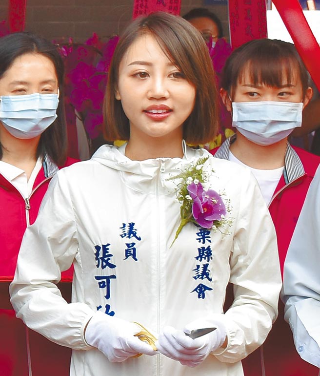 通霄的美女县议员张可欣将挑战通霄镇长宝座。（谢明俊摄）