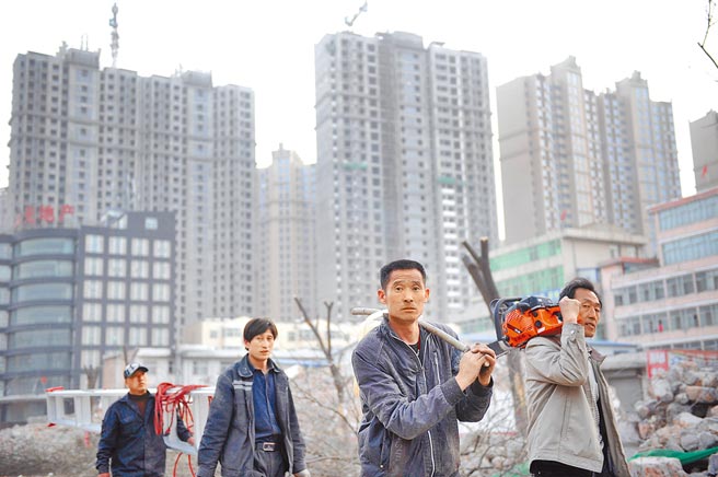 大陆官方资料显示，2020年跨省流动人口约1.25亿人。广东、浙江、江苏，加北京、上海，这5大省市的外省流入人口高达7501.52万人，占全大陆60％。（中新社）