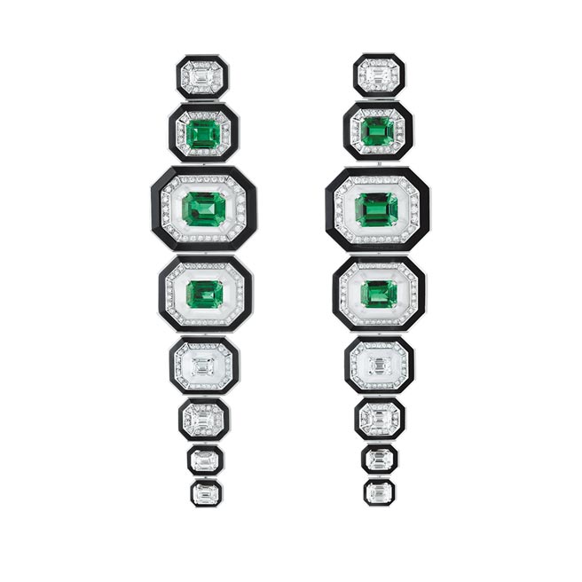 Boucheron Col Emeraudes系列祖母绿耳环，1265万元。（Boucheron提供）