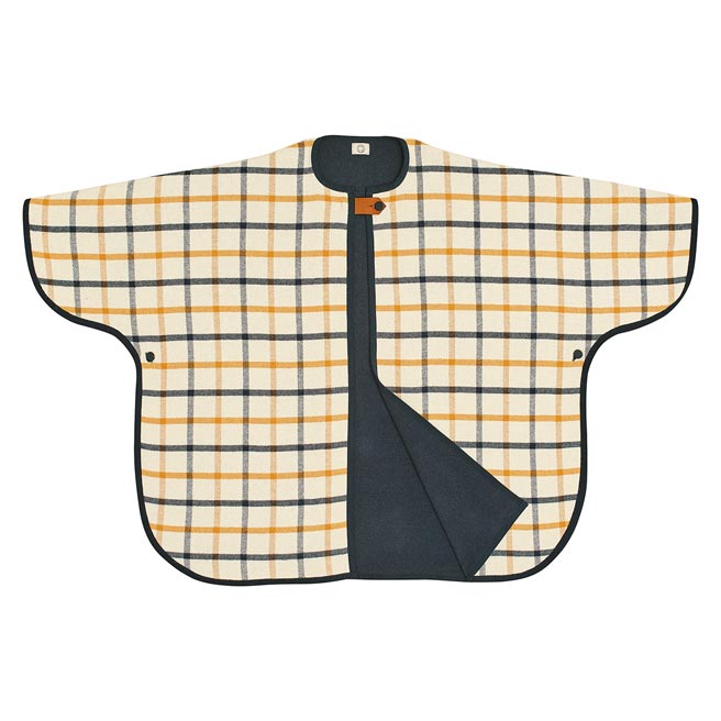 HERMES Camail双面美丽诺羊毛、喀什米尔羊绒与Sikkim小牛皮材质斗篷，5万2500元，是主人外出时着用的好选择。（HERMES提供）